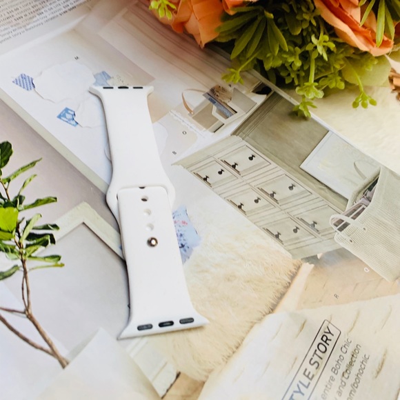 For Apple Watch White Silicone Band - Picture 8 of 8